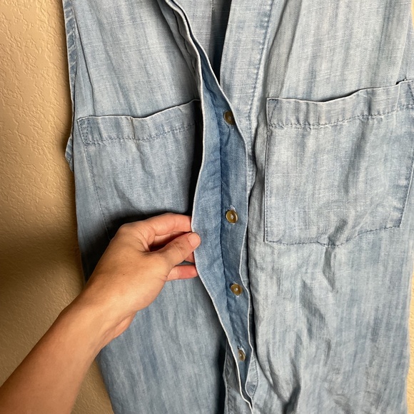 Cloth‎ & Stone Womens XS Button Up Sleeveless Chambray Top Pockets Lightweight - Picture 4 of 7
